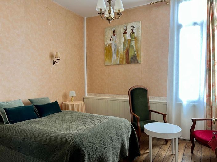 Image No.9-6 Bed House for sale