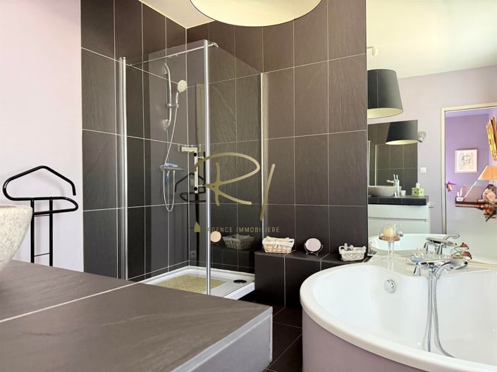 Image No.14-3 Bed House for sale