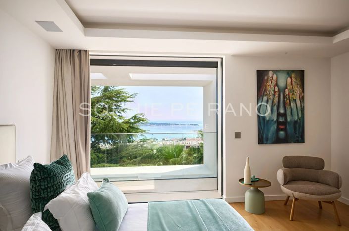 Image No.10-8 Bed House for sale