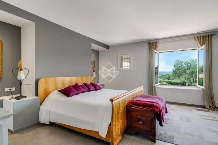 Image No.12-3 Bed House for sale