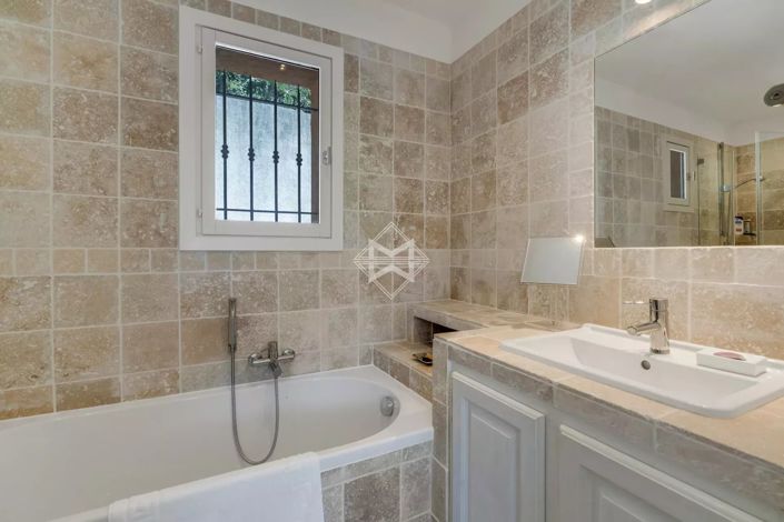 Image No.17-3 Bed House for sale