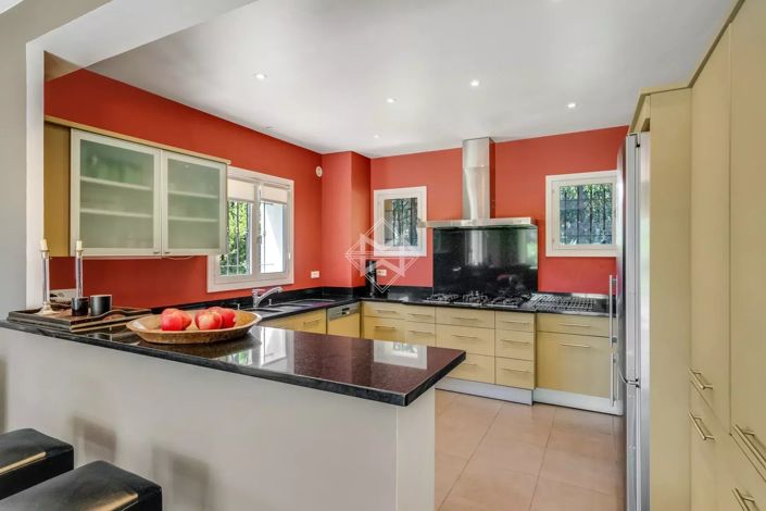 Image No.9-3 Bed House for sale