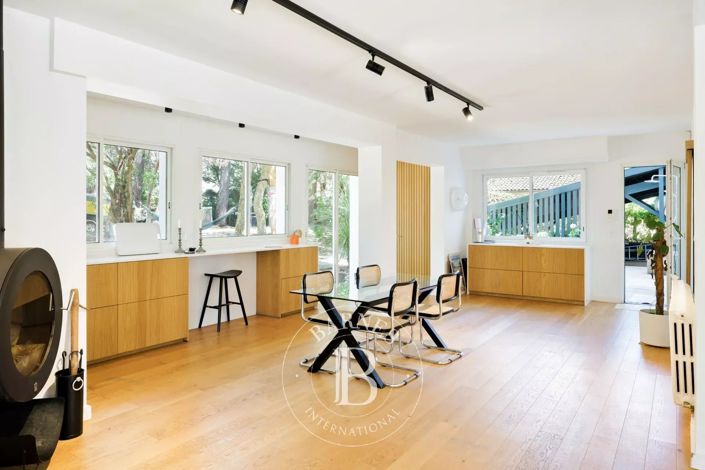 Image No.12-5 Bed House for sale