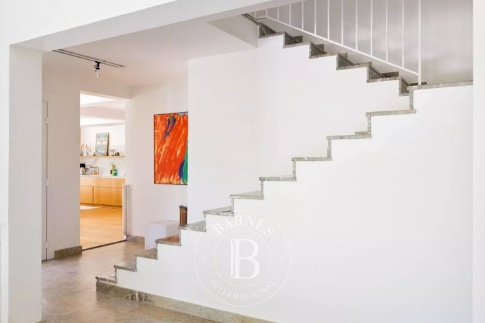 Image No.18-5 Bed House for sale