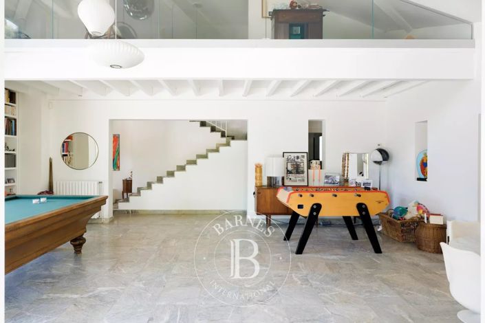 Image No.19-5 Bed House for sale