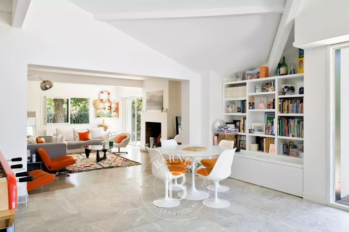 Image No.20-5 Bed House for sale