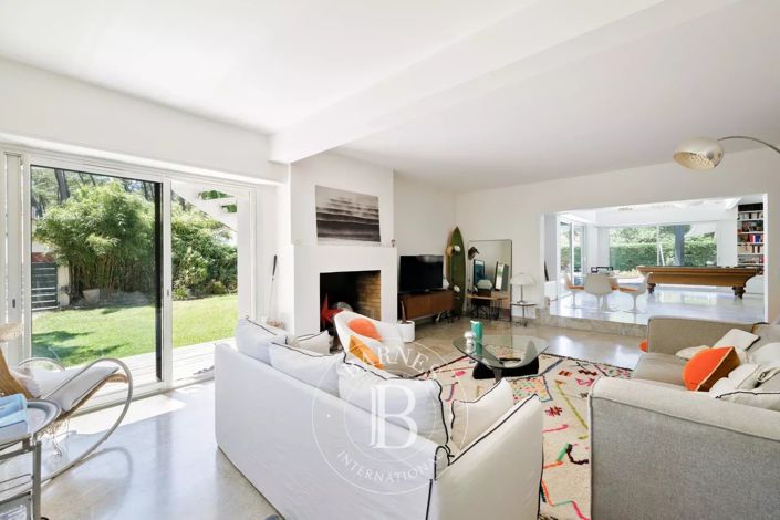 Image No.22-5 Bed House for sale