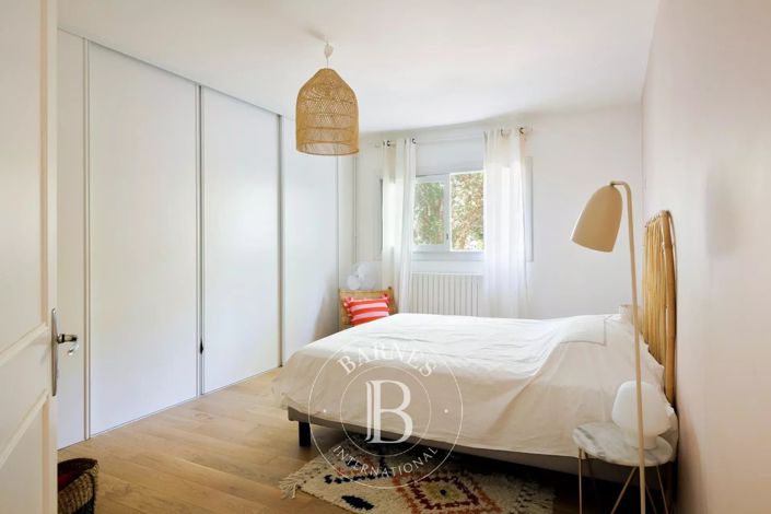 Image No.24-5 Bed House for sale