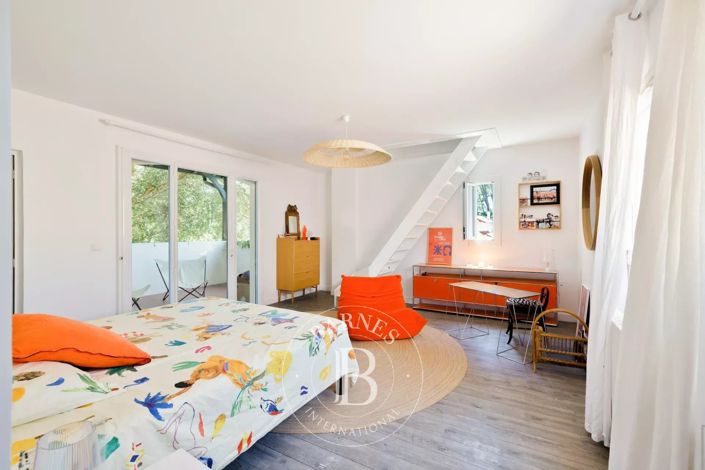 Image No.26-5 Bed House for sale