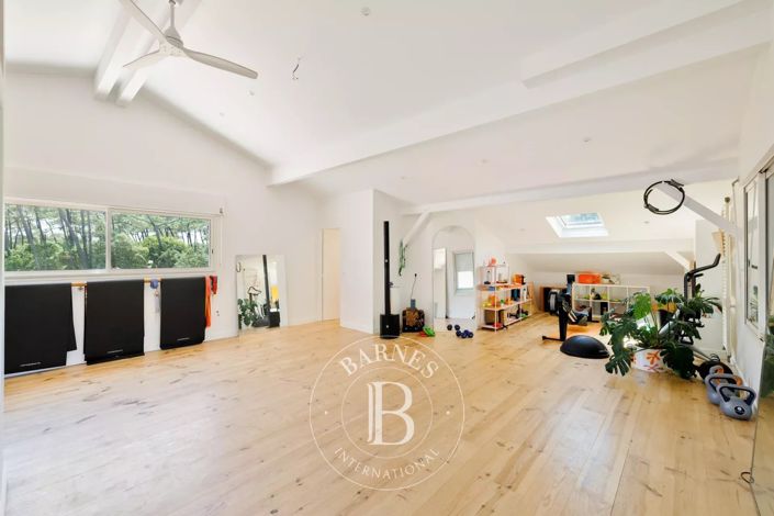 Image No.28-5 Bed House for sale