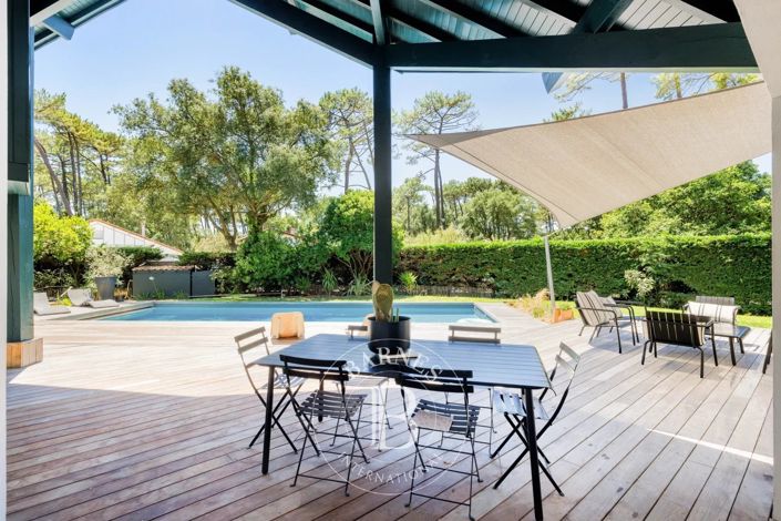 Image No.6-5 Bed House for sale