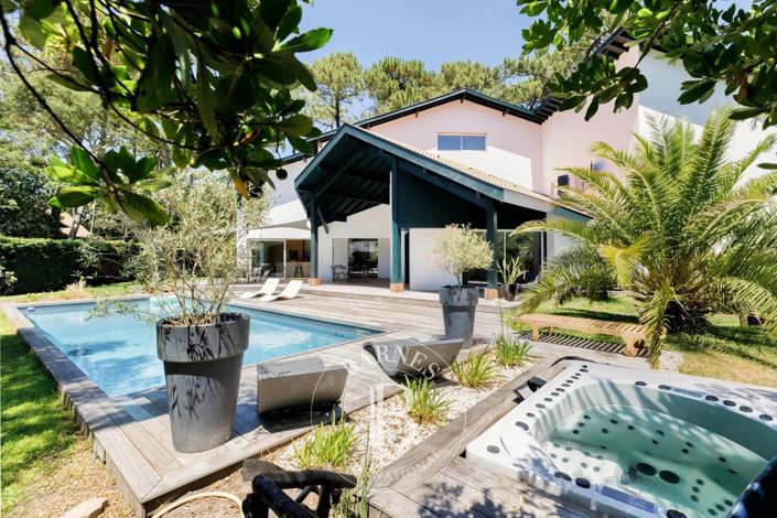 Image No.9-5 Bed House for sale