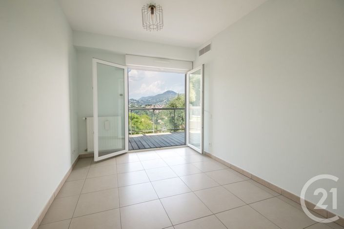 Image No.11-3 Bed Apartment for sale