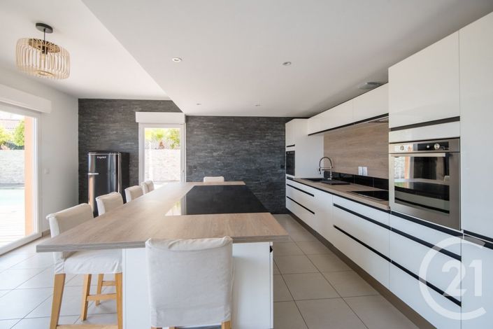Image No.4-3 Bed Apartment for sale