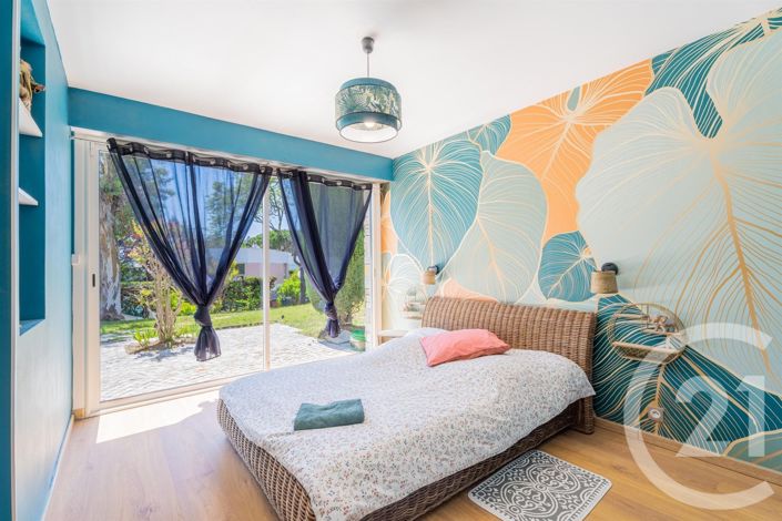 Image No.10-5 Bed House for sale