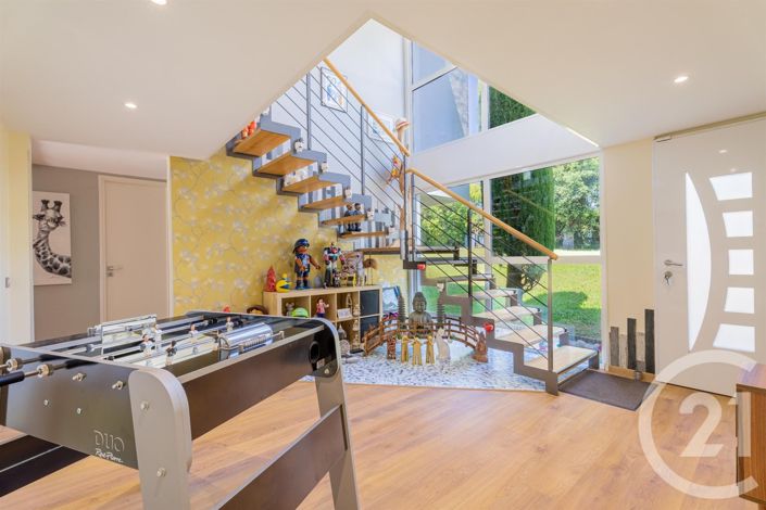 Image No.3-5 Bed House for sale