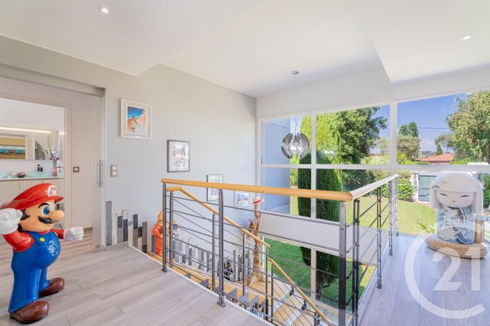Image No.7-5 Bed House for sale