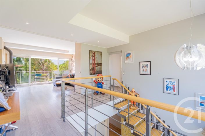 Image No.8-5 Bed House for sale