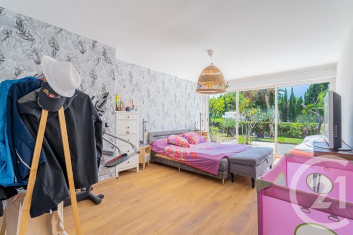 Image No.9-5 Bed House for sale