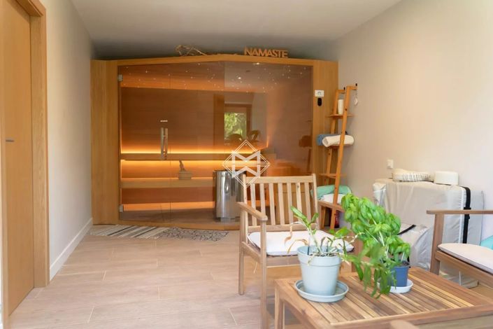 Image No.12-6 Bed House for sale