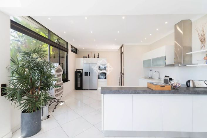 Image No.13-6 Bed House for sale