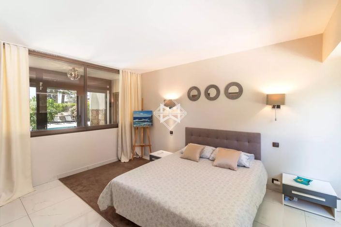 Image No.16-6 Bed House for sale