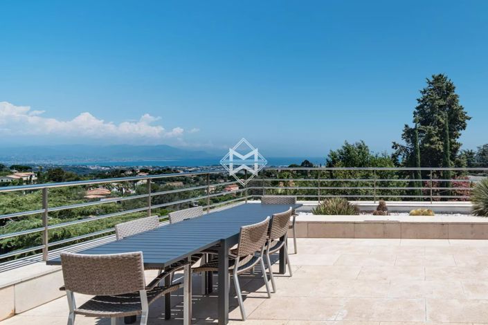 Image No.17-6 Bed House for sale