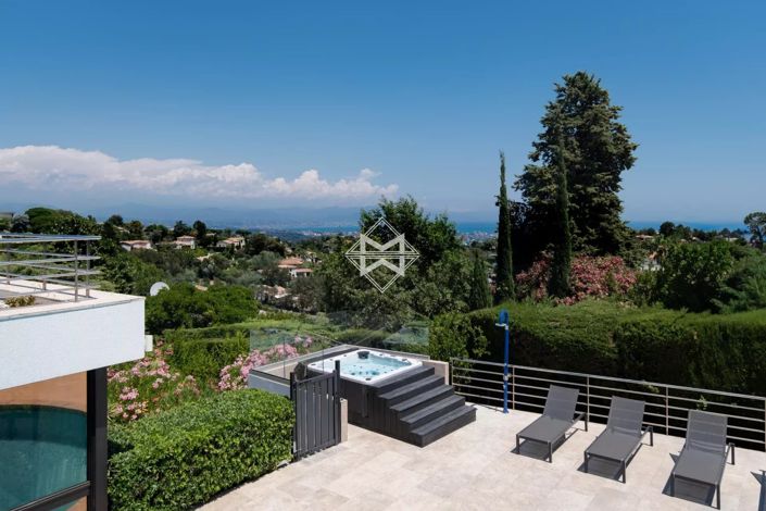 Image No.18-6 Bed House for sale