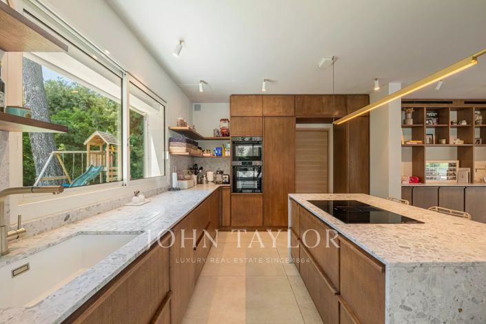 Image No.14-6 Bed House for sale