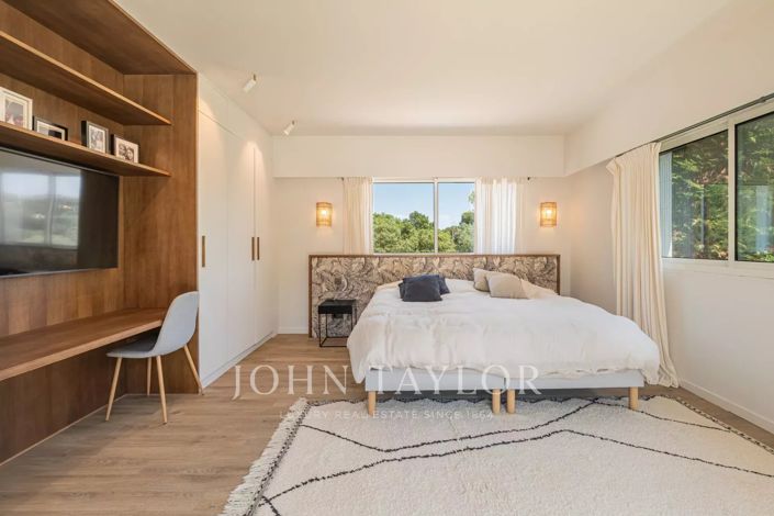 Image No.18-6 Bed House for sale