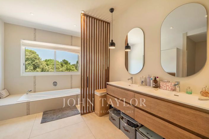 Image No.21-6 Bed House for sale
