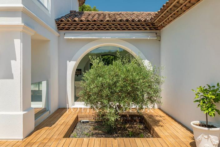Image No.22-6 Bed House for sale