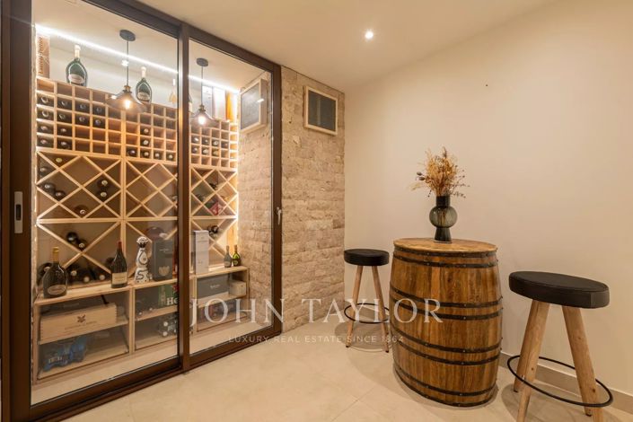 Image No.24-6 Bed House for sale