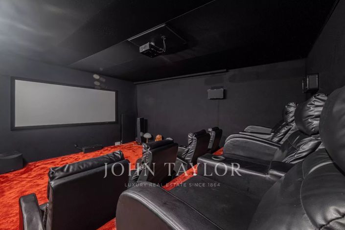 Image No.26-6 Bed House for sale