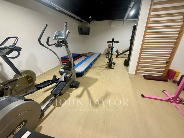 Image No.28-6 Bed House for sale