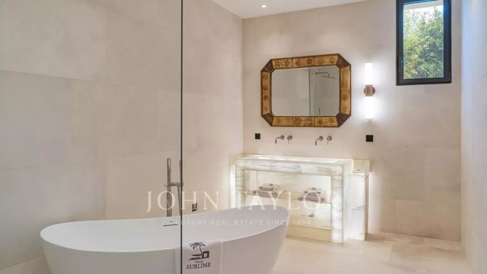 Image No.16-5 Bed House for sale