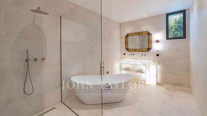 Image No.18-5 Bed House for sale