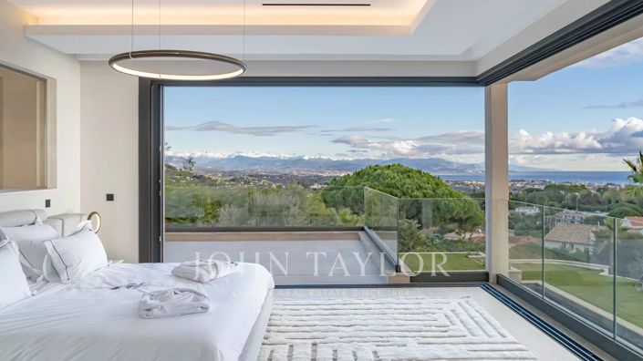 Image No.19-5 Bed House for sale