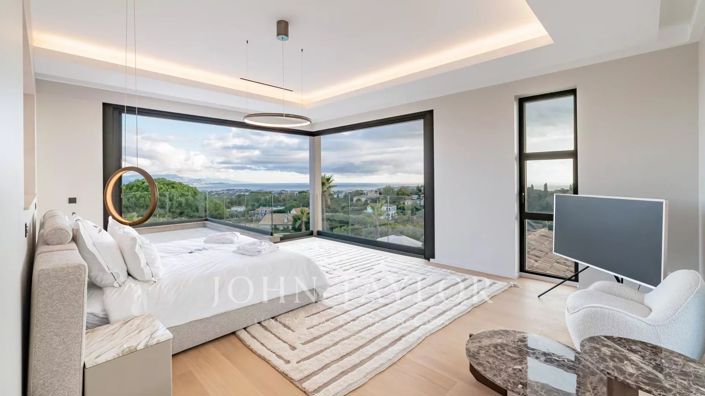 Image No.21-5 Bed House for sale