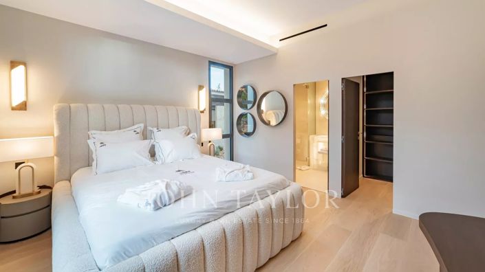 Image No.24-5 Bed House for sale