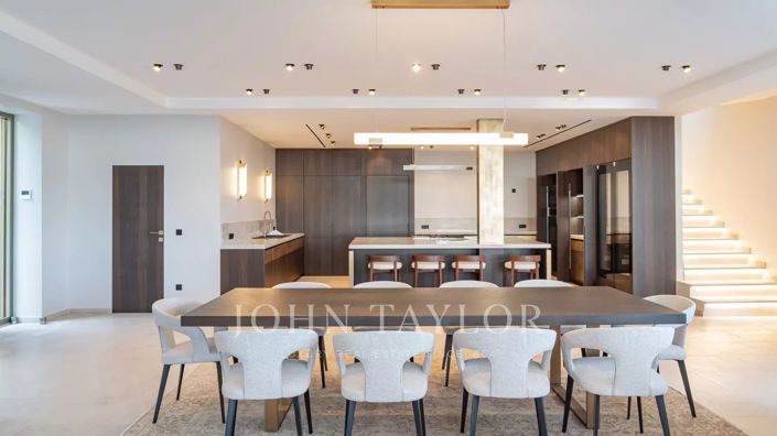 Image No.9-5 Bed House for sale