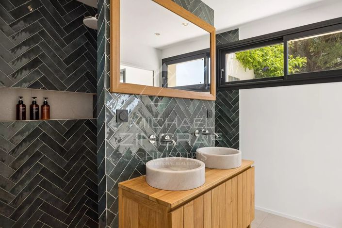 Image No.13-6 Bed House for sale