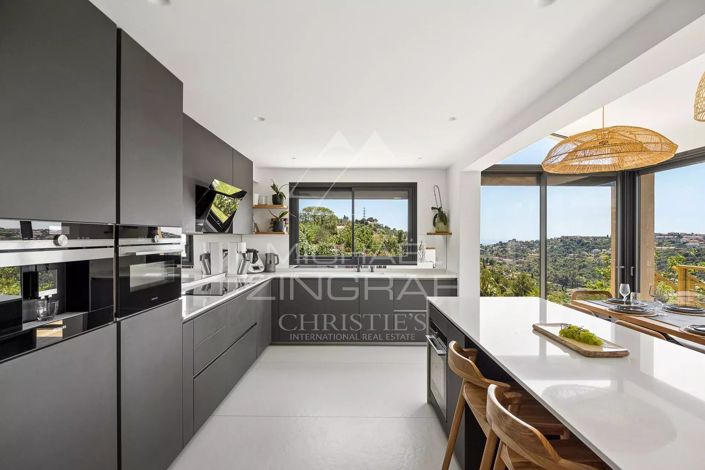 Image No.8-6 Bed House for sale