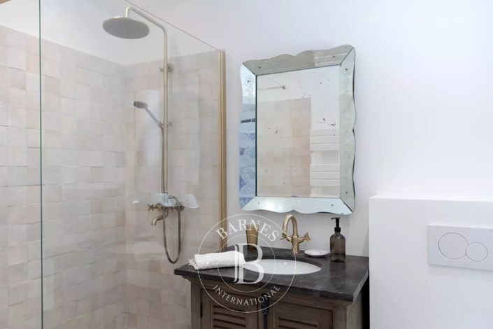 Image No.16-6 Bed House for sale