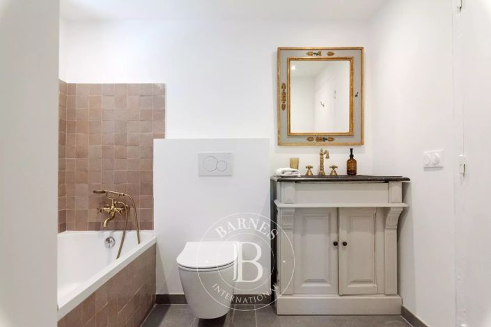 Image No.17-6 Bed House for sale