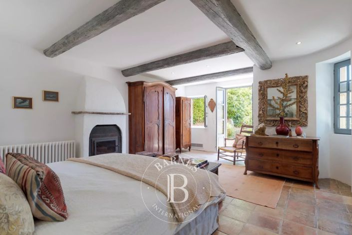 Image No.9-6 Bed House for sale