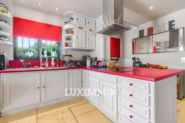 Image No.6-6 Bed House for sale
