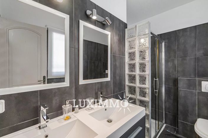 Image No.9-6 Bed House for sale