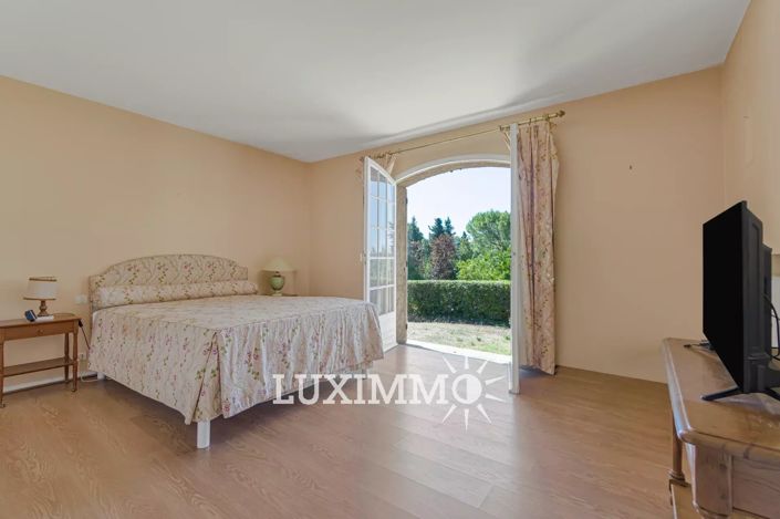 Image No.6-4 Bed House for sale