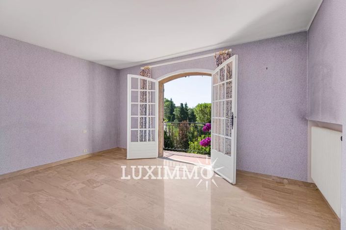 Image No.8-4 Bed House for sale